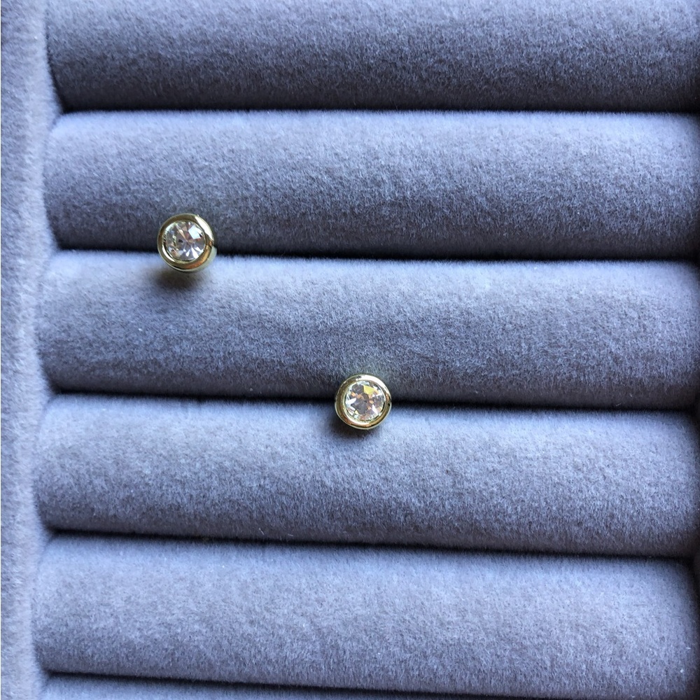 ✨18K Gold Stud Earrings - Picture 5 of 6